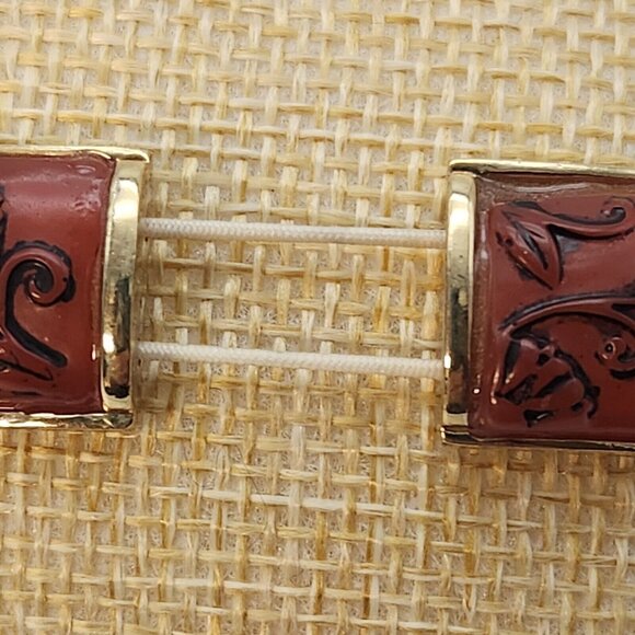 Vintage Monet Bracelet Faux Cinnabar Carved Raised Floral Gold Tone Stretch - Picture 6 of 8